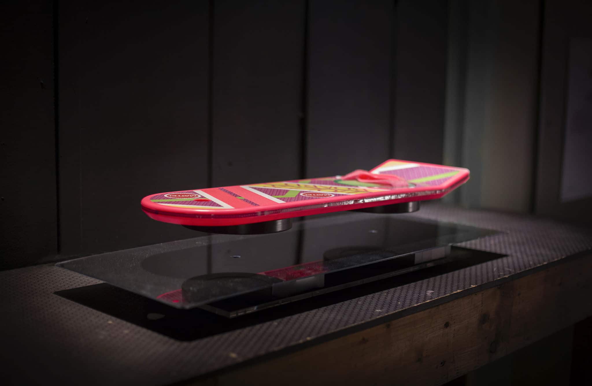 Mattel floating hoverboard from Back to the Future - Crealev